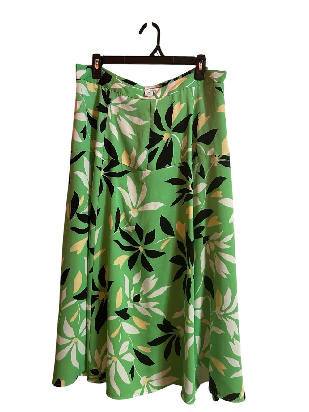 Liz Claiborne Green Floral A-Line Skirt with Black & Cream Accents